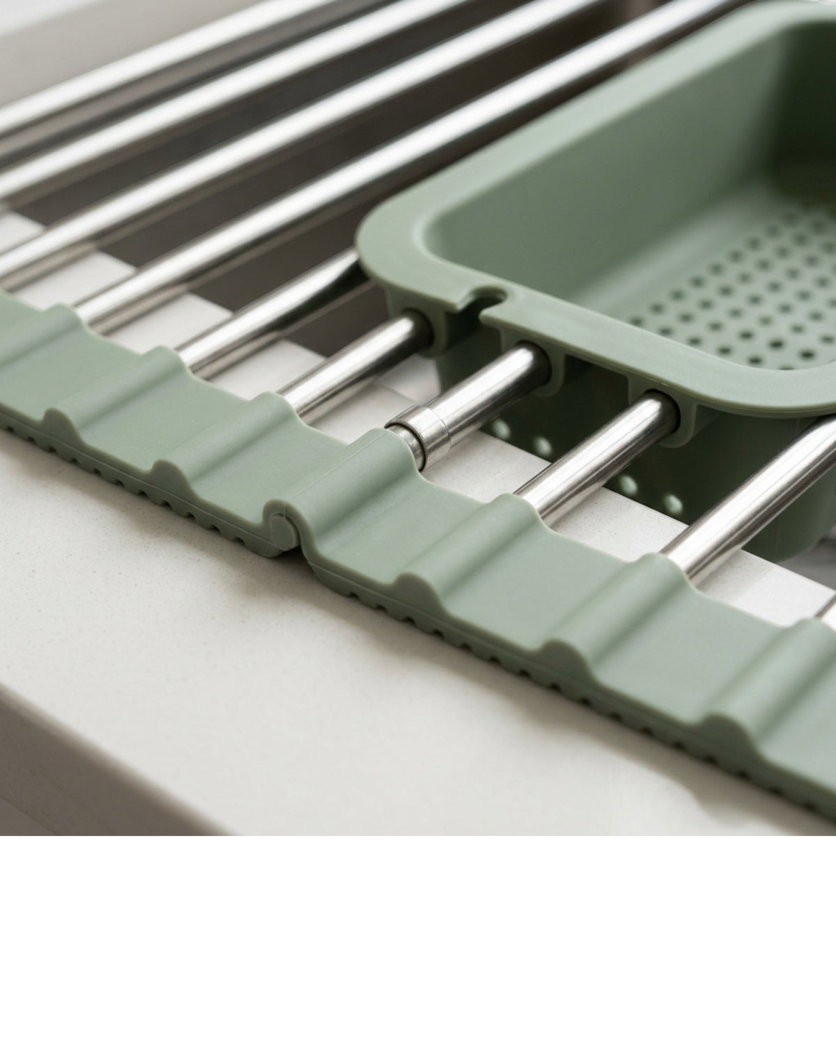 Zelam Roll-Up Over-Sink Drying Rack 52 x 33 cm with Basket Sage - Detail view